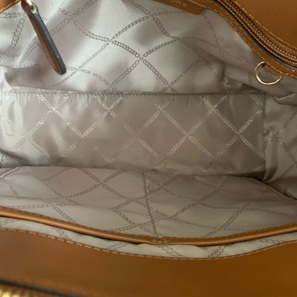 🤎🤎MICHAEL KORS MARILYN SIGNATURE LOGO BAG!🤎🤎 - Picture 9 of 10